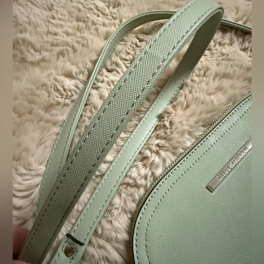LIKE NEW Steve Madden Crossbody Purse